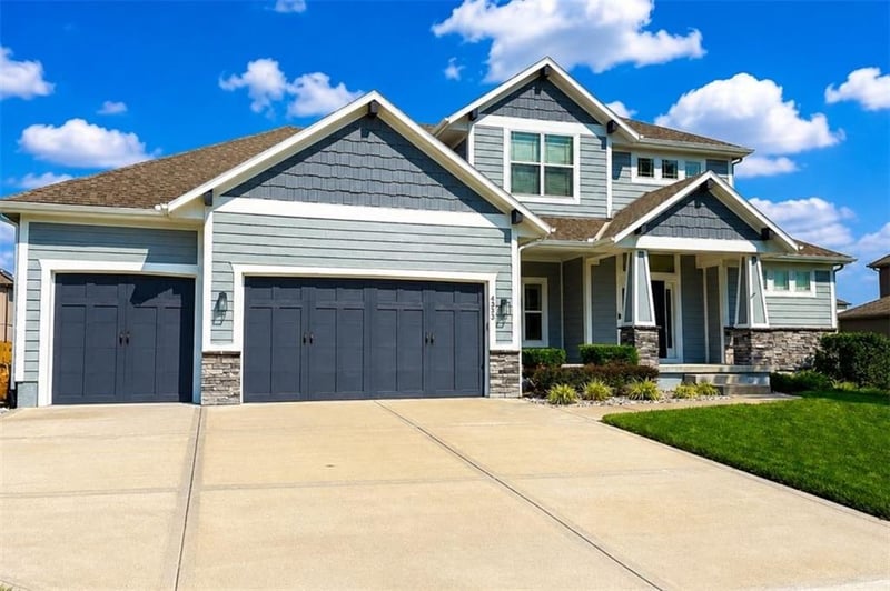 4333 Trotter Dr, Lee's Summit, MO 64082