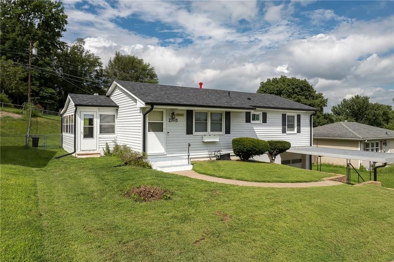 2705 Cedar St, St Joseph, MO 64503