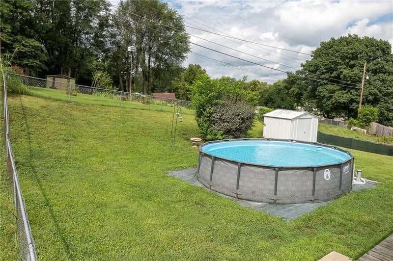 2705 Cedar St, St Joseph, MO 64503