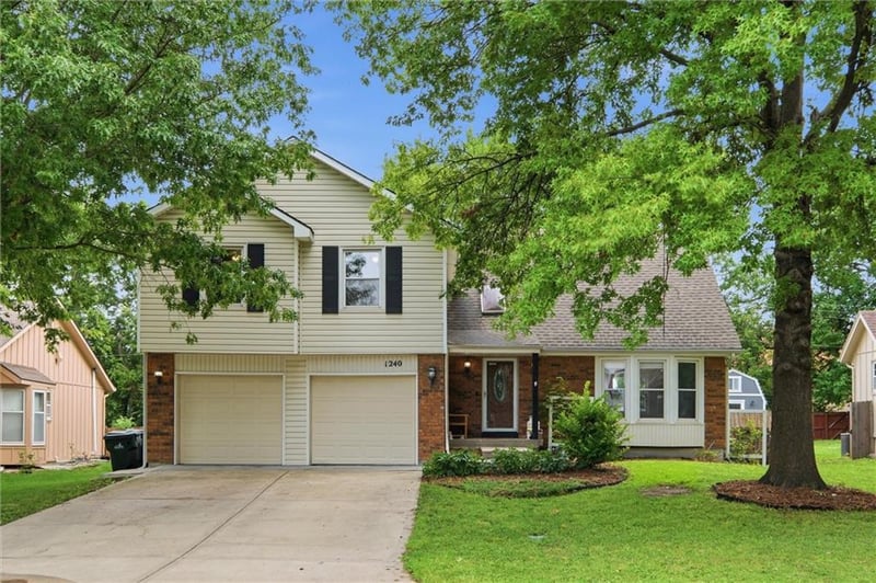 1240 Sleepy Hollow Dr, Olathe, KS 66062