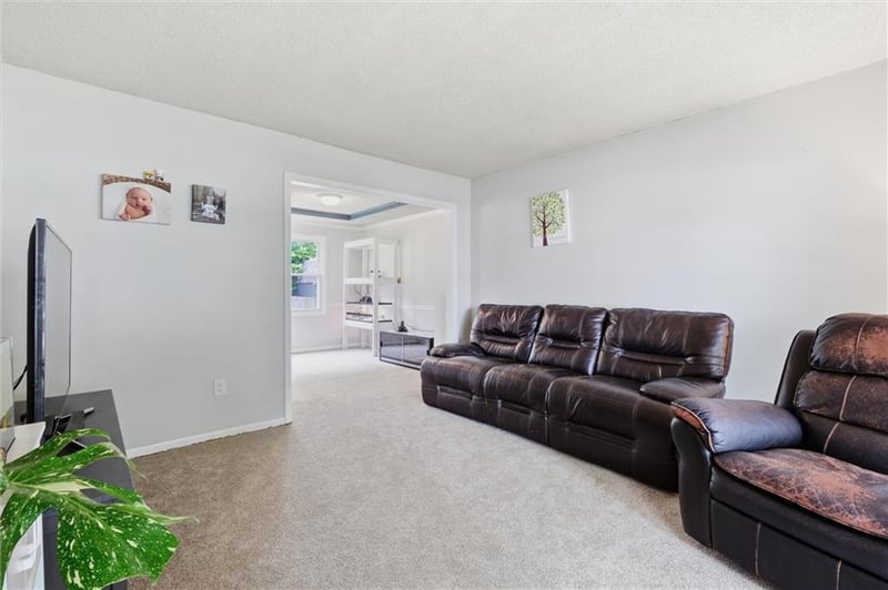 1240 Sleepy Hollow Dr, Olathe, KS 66062