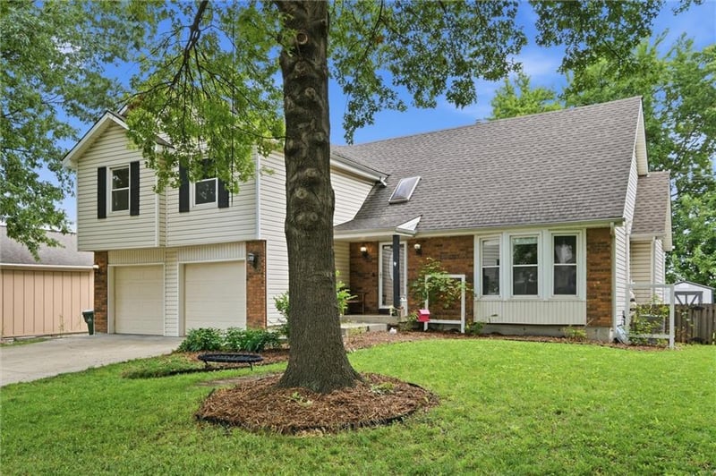 1240 Sleepy Hollow Dr, Olathe, KS 66062
