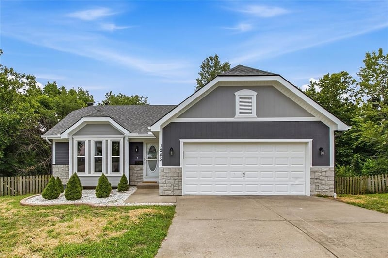 1245 Mockingbird Ln, Liberty, MO 64068
