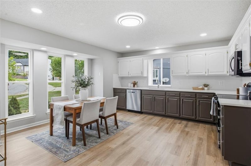 1245 Mockingbird Ln, Liberty, MO 64068