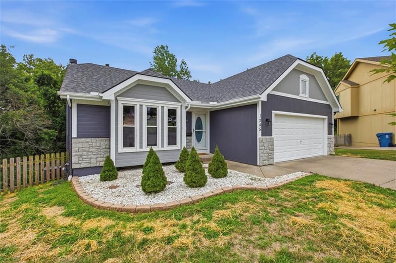 1245 Mockingbird Ln, Liberty, MO 64068