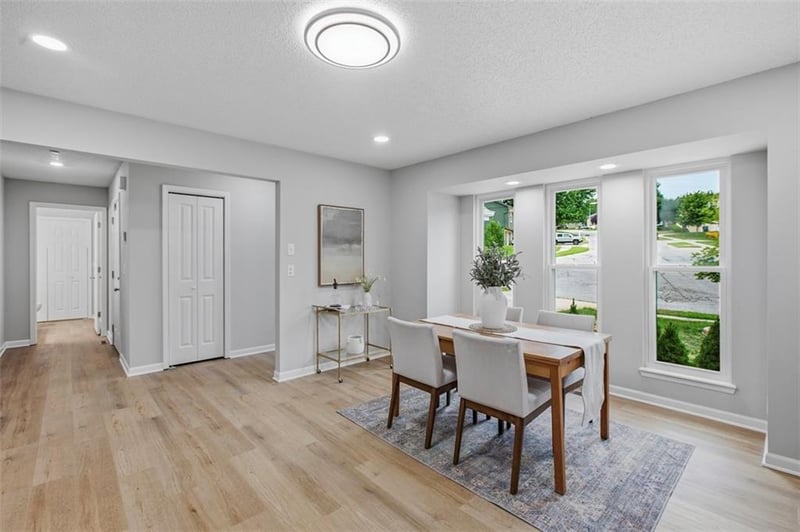 1245 Mockingbird Ln, Liberty, MO 64068