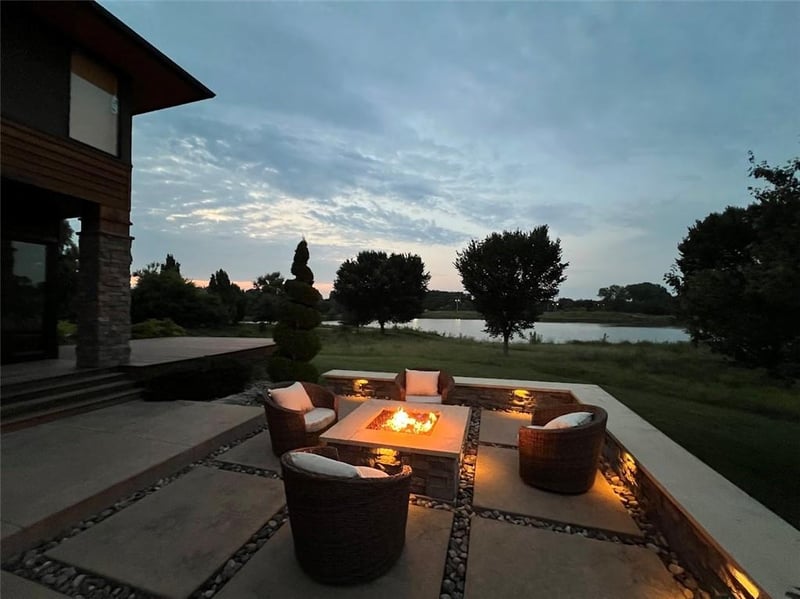 15201 Bond St, Overland Park, KS 66221