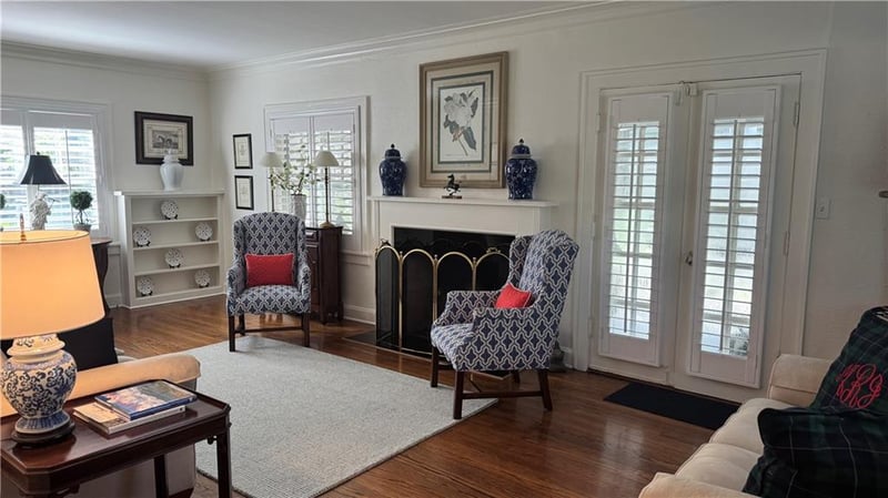 6425 Summit St, Kansas City, MO 64113