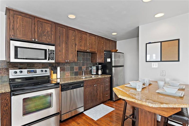 323 Emanuel Cleaver Ii Blvd #8C, Kansas City, MO 64112