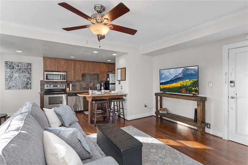 323 Emanuel Cleaver Ii Blvd #8C, Kansas City, MO 64112