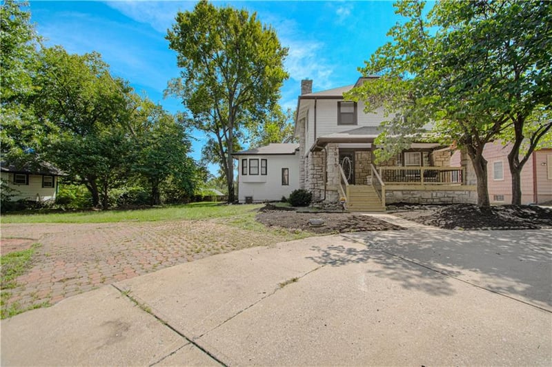 1315 E 75 St, Kansas City, MO 64131