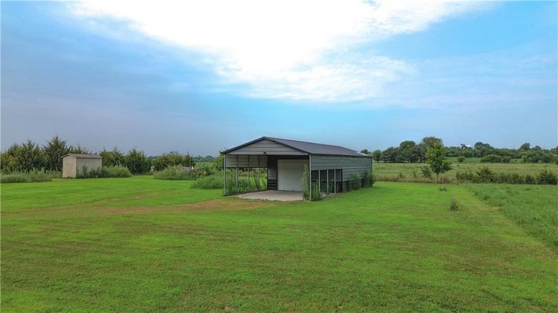 138 Bald Eagle Dr, Linn Valley, KS 66040