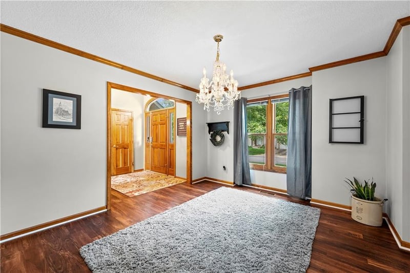2389 Summerfield Dr, Lee's Summit, MO 64081