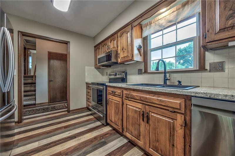 11917 49th Ter, Shawnee, KS 66216