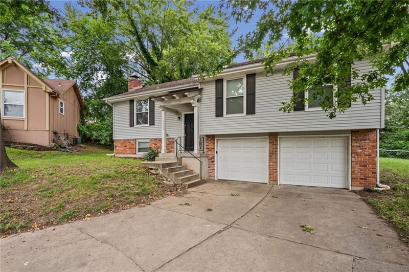 10330 Smalley Ct, Kansas City, MO 64134
