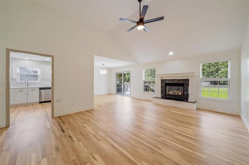 362 Chatham Pl, Lee's Summit, MO 64082