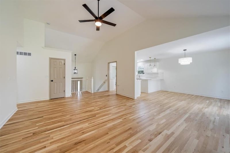 362 Chatham Pl, Lee's Summit, MO 64082