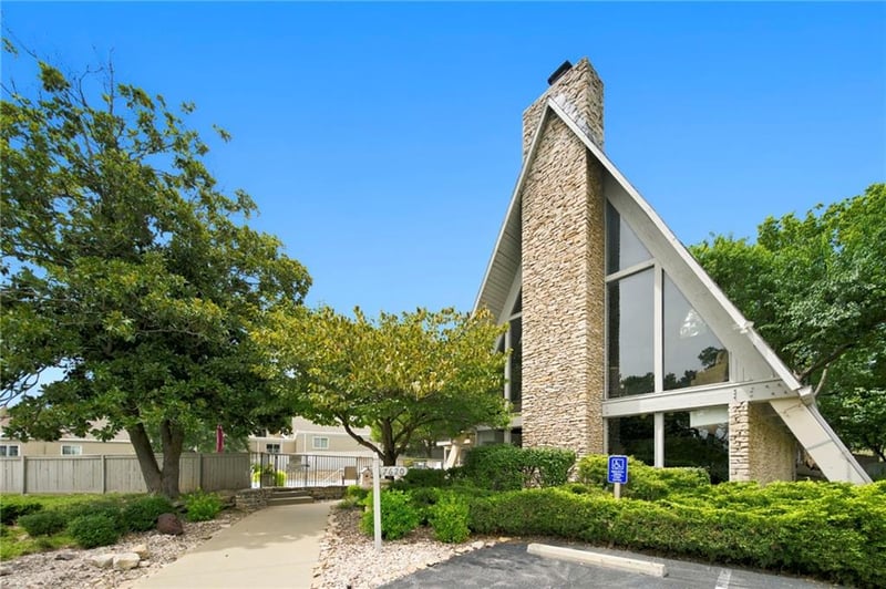 10215 Conser St, Overland Park, KS 66212