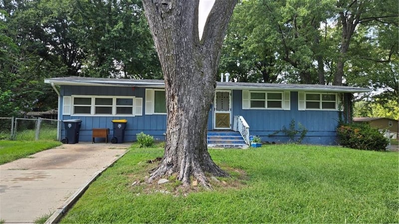 8710 92nd St, Kansas City, MO 64138
