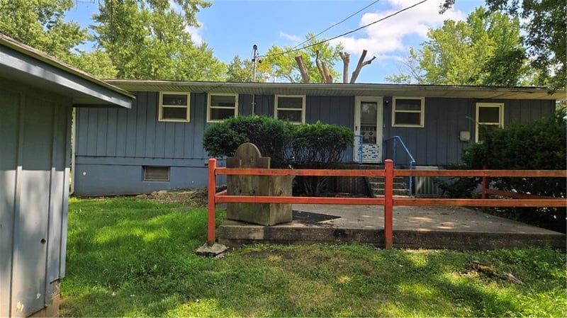 8710 92nd St, Kansas City, MO 64138