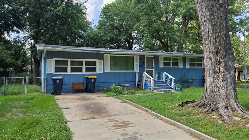 8710 92nd St, Kansas City, MO 64138