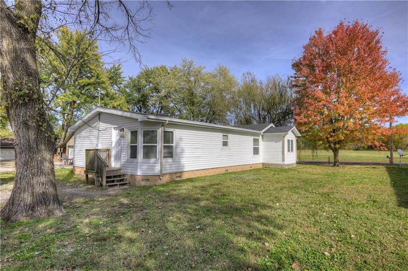 705 Cayuga St, Frontenac, KS 66762
