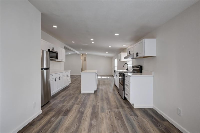 705 Cayuga St, Frontenac, KS 66762