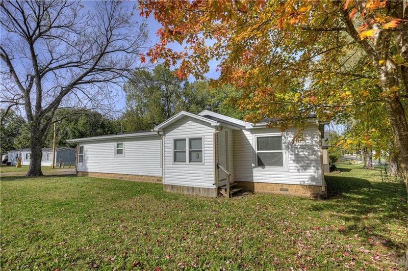 705 Cayuga St, Frontenac, KS 66762