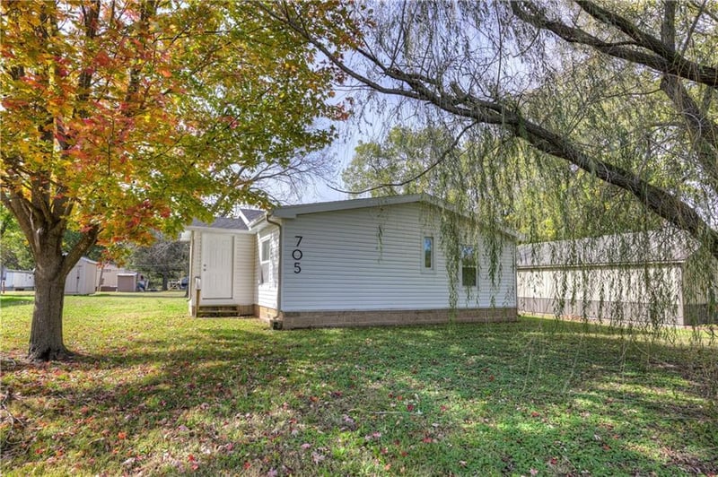 705 Cayuga St, Frontenac, KS 66762