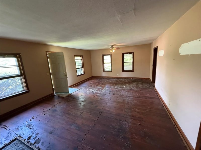 38 Clipper Dr, Blue Springs, MO 64015