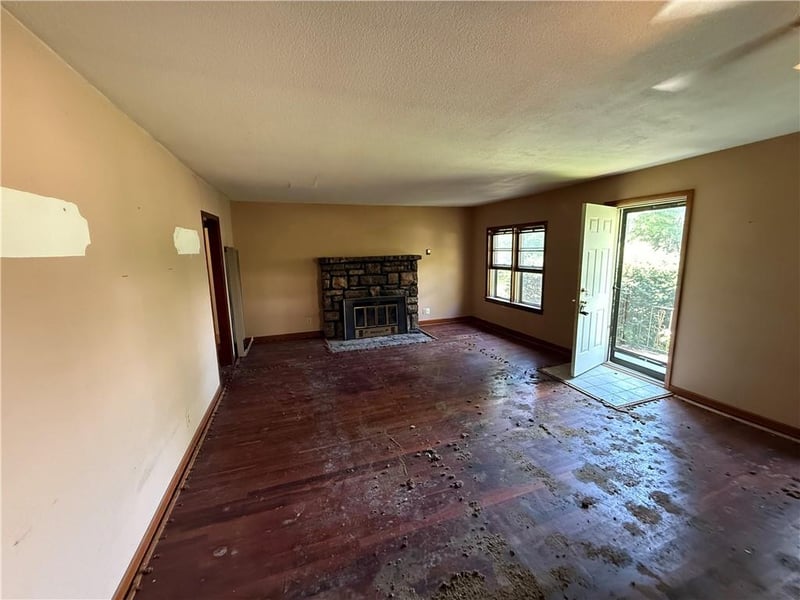 38 Clipper Dr, Blue Springs, MO 64015
