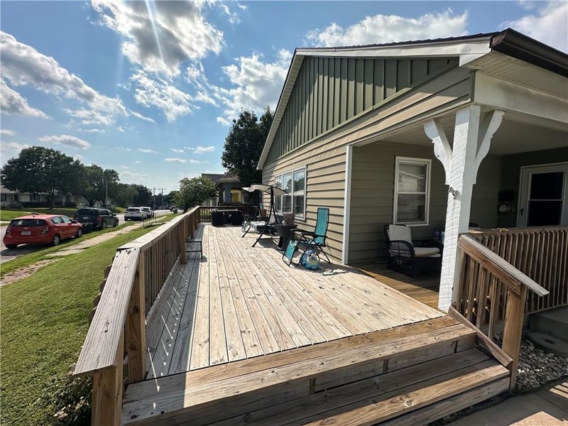 2425 Olive St, St Joseph, MO 64507