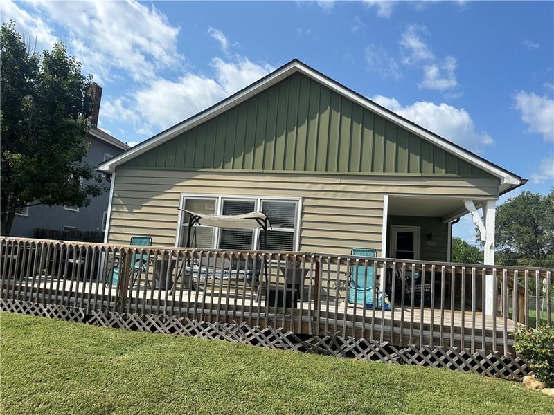 2425 Olive St, St Joseph, MO 64507