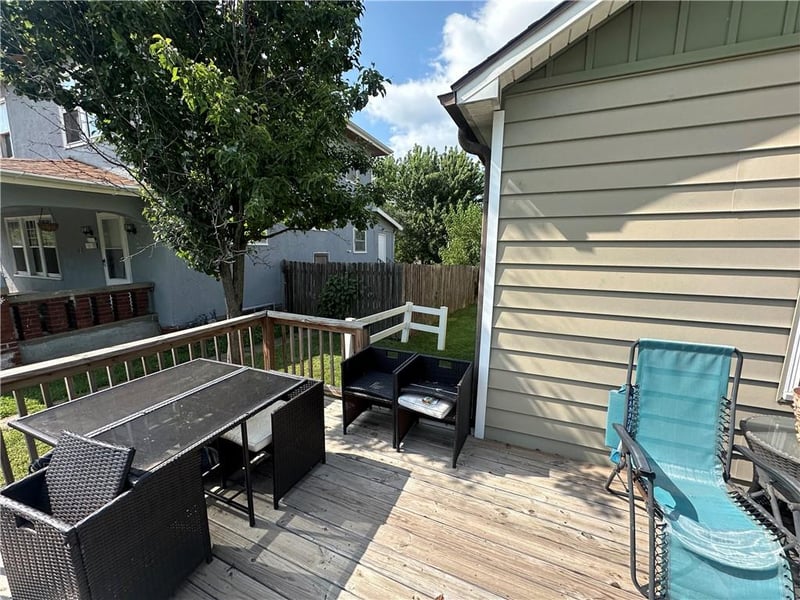 2425 Olive St, St Joseph, MO 64507