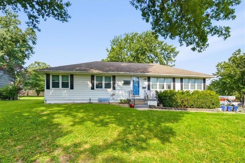13000 E Byars Rd, Grandview, MO 64030