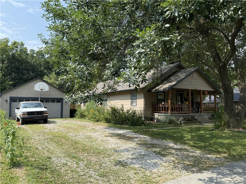 912 10th St, Pittsburg, KS 66762