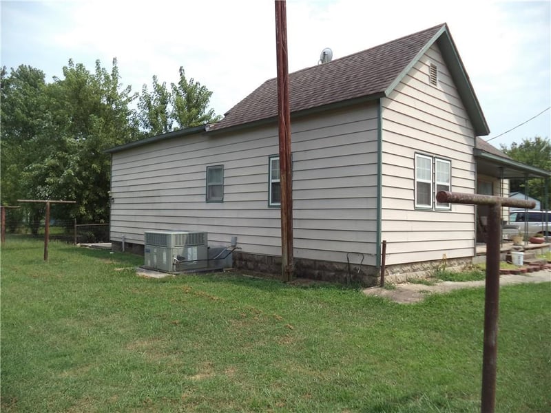 106 Franklin St, Elk City, KS 67301