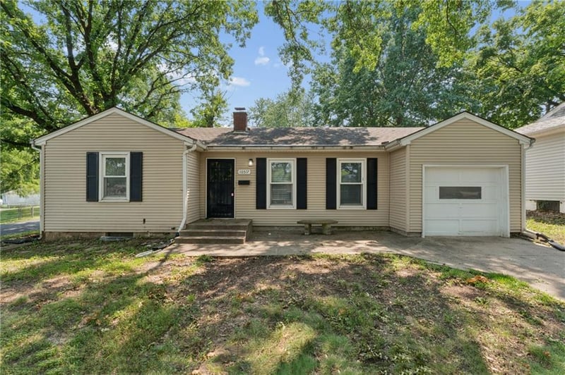 10517 25th Ter, Independence, MO 64052
