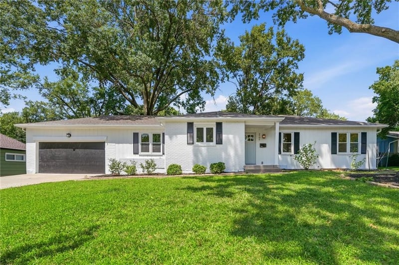 3706 96th St, Overland Park, KS 66206