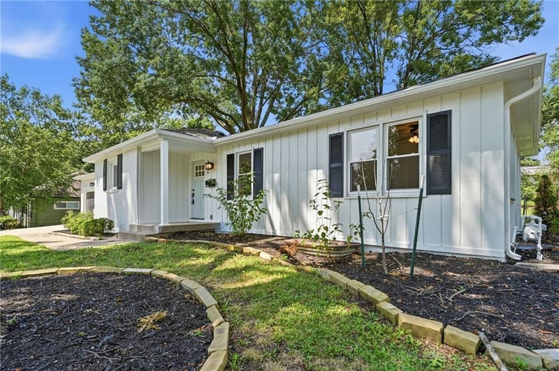 3706 96th St, Overland Park, KS 66206