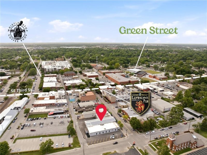 330 Douglas St, Lee's Summit, MO 64063