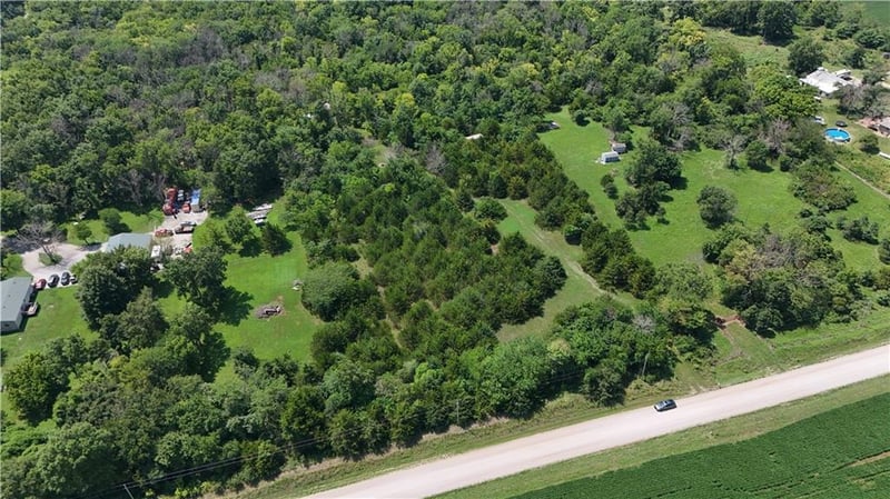 17401 1850 Rd, Lacygne, KS 66040