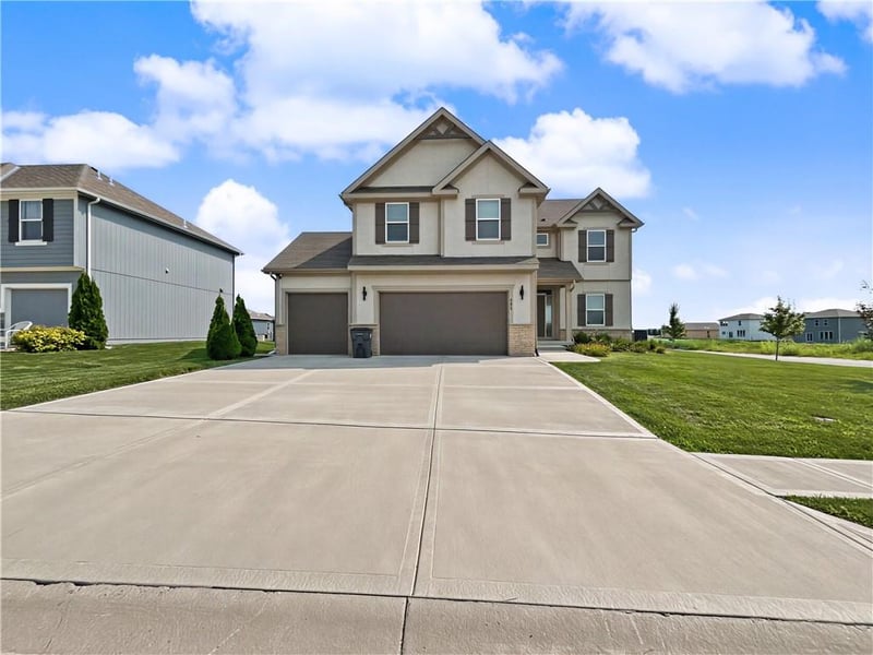 416 Nelson Dr, Blue Springs, MO 64014