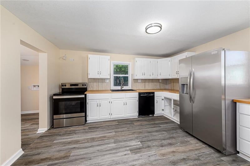 529 6th St, Tonganoxie, KS 66086