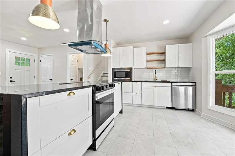 8812 72nd St, Overland Park, KS 66204