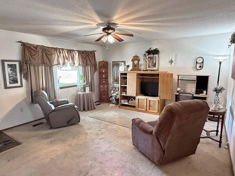 417 Belisle St, El Dorado Springs, MO 64744