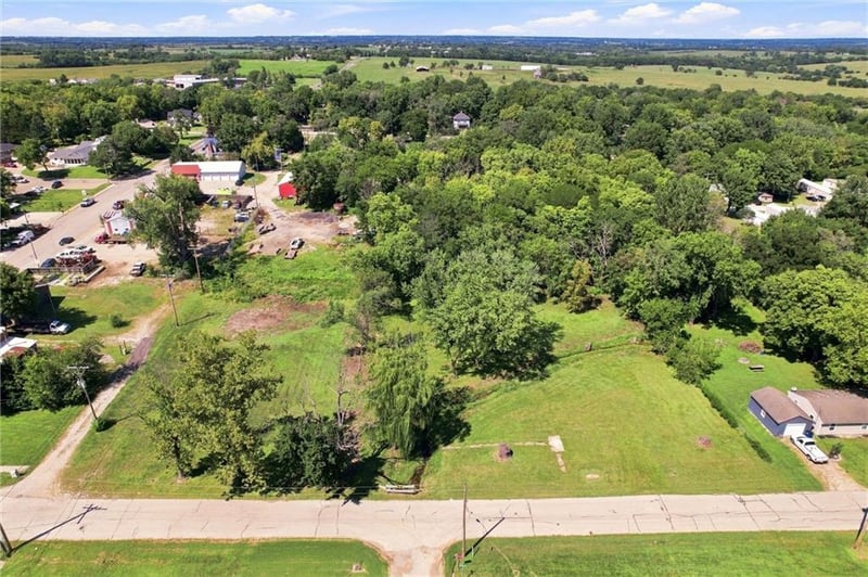 108 - 204 E Cynthia St, Mclouth, KS 66054