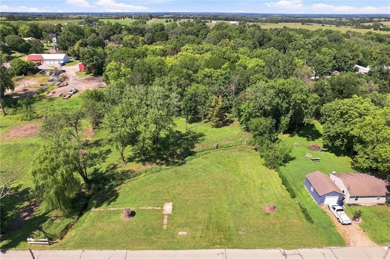 108 - 204 E Cynthia St, Mclouth, KS 66054