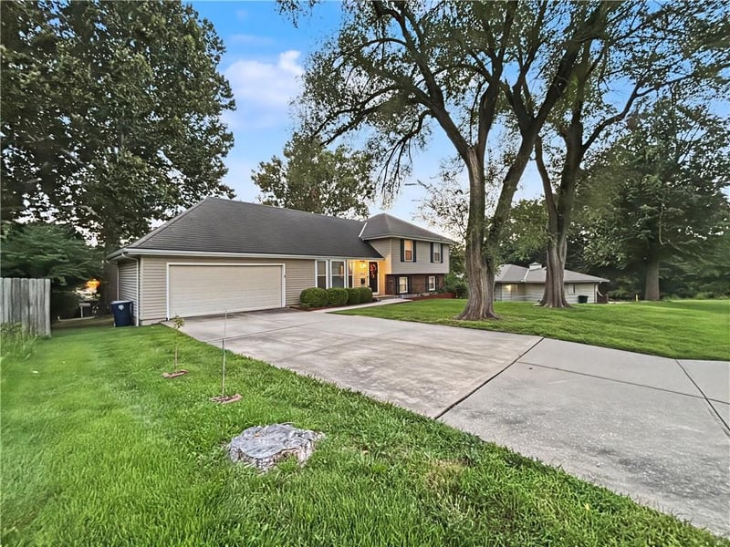 10704 Fremont Ave, Kansas City, MO 64134