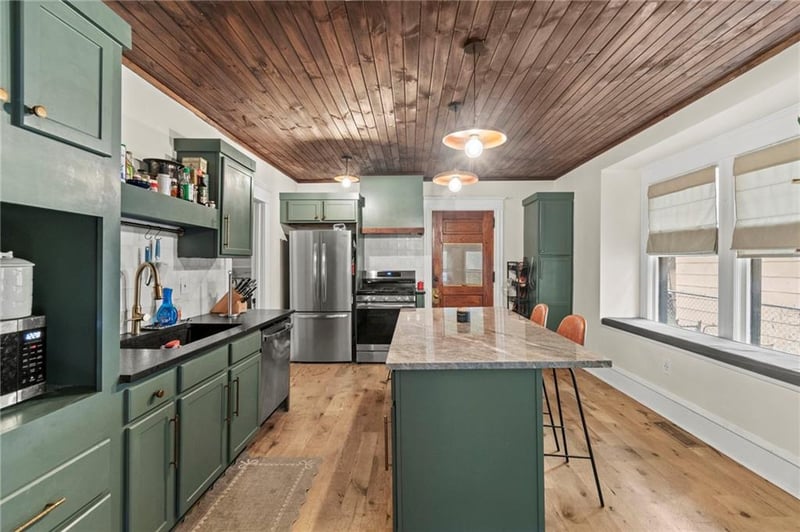 3027 Charlotte St, Kansas City, MO 64109